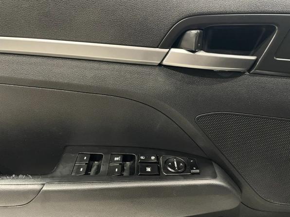 Hyundai Elantra VI (AD) Рестайлинг с пробегом 2019 года, цена 1 164 000 рублей, 350000 км, седан, Автокод Объявления