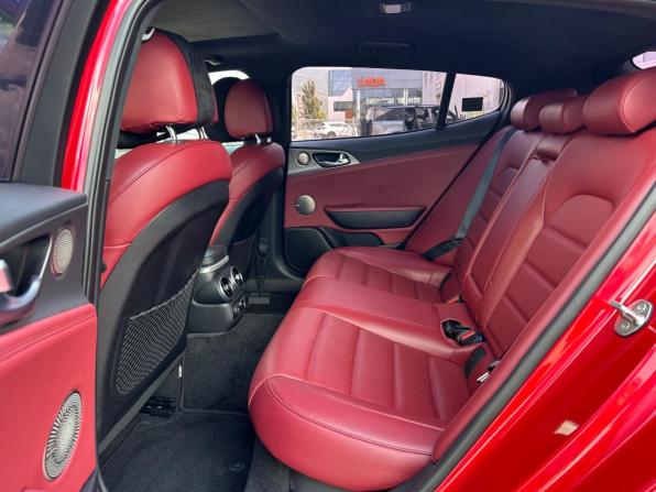 Kia Stinger I с пробегом 2017 года, цена 3 000 000 рублей, 70000 км, лифтбек, Автокод Объявления