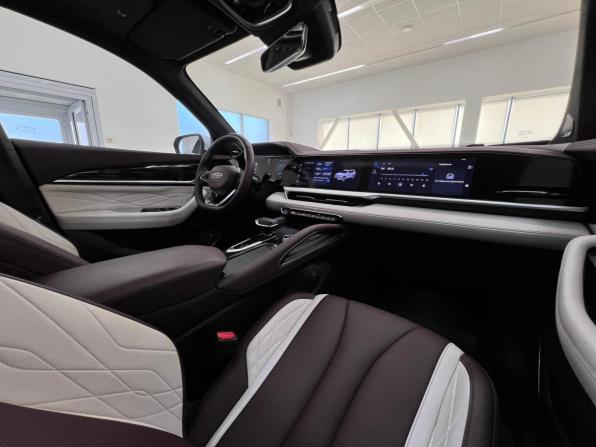 Geely Monjaro I с пробегом 2023 года, цена 3 295 000 рублей, 49905 км, внедорожник, Автокод Объявления