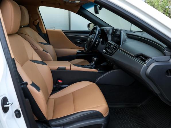 Lexus ES VII Рестайлинг с пробегом 2021 года, цена 3 698 000 рублей, 106300 км, седан, Автокод Объявления