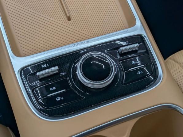 Новый Geely Galaxy Starship 7 2025 года, цена 3 349 000 рублей, внедорожник, Автокод Объявления