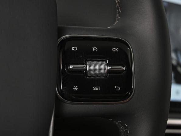 Li Auto (Lixiang) L7 I Рестайлинг с пробегом 2025 года, цена 7 800 000 рублей, 806 км, внедорожник, Автокод Объявления