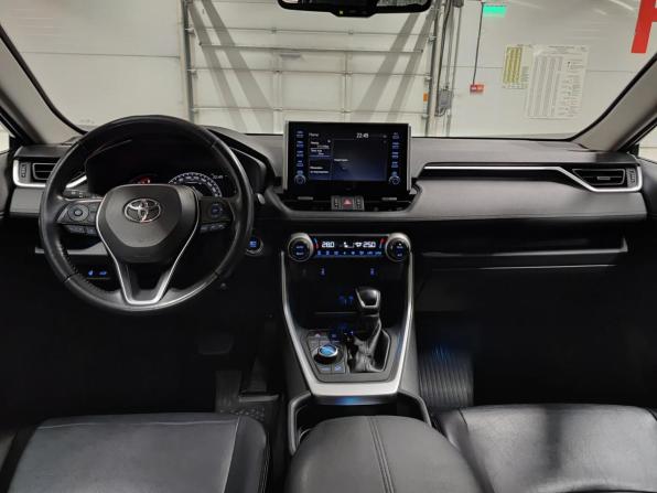 Toyota RAV4 V (XA50) с пробегом 2020 года, цена 3 050 000 рублей, 104675 км, внедорожник, Автокод Объявления