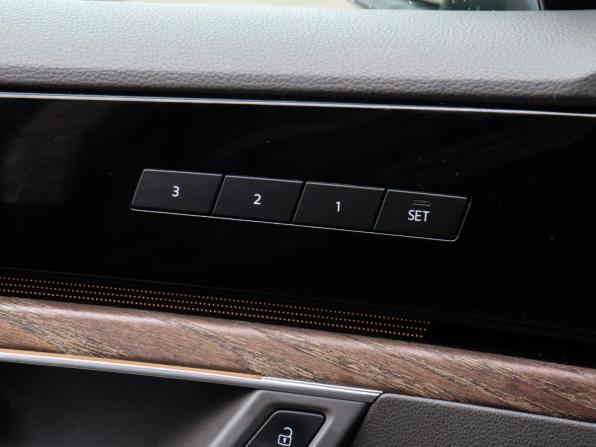 Volkswagen Touareg III с пробегом 2019 года, цена 5 099 000 рублей, 110935 км, внедорожник, Автокод Объявления