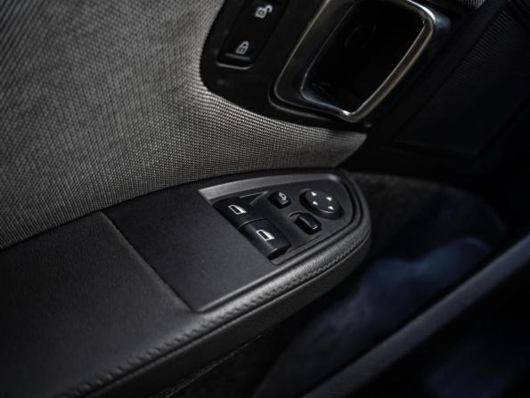 BMW i3 I (I01) Рестайлинг с пробегом 2018 года, цена 2 470 000 рублей, 33565 км, хэтчбек, Автокод Объявления
