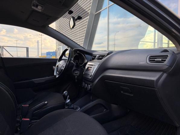 Kia Rio III Рестайлинг с пробегом 2017 года, цена 1 099 000 рублей, 97265 км, седан, Автокод Объявления