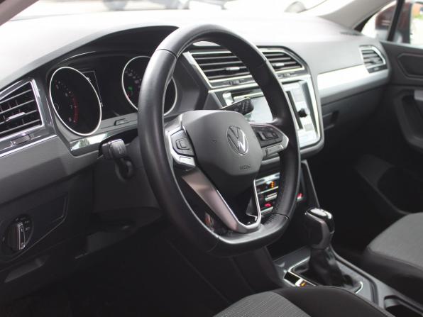Volkswagen Tiguan II Рестайлинг с пробегом 2021 года, цена 3 029 000 рублей, 29356 км, внедорожник, Автокод Объявления