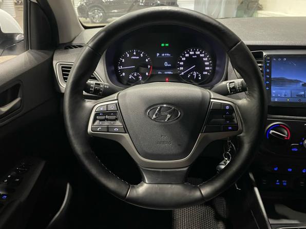 Hyundai Solaris II с пробегом 2018 года, цена 1 320 000 рублей, 131902 км, седан, Автокод Объявления