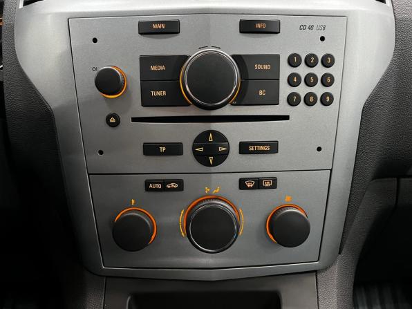 Opel Zafira B Рестайлинг с пробегом 2013 года, цена 1 070 000 рублей, 133403 км, минивэн, Автокод Объявления