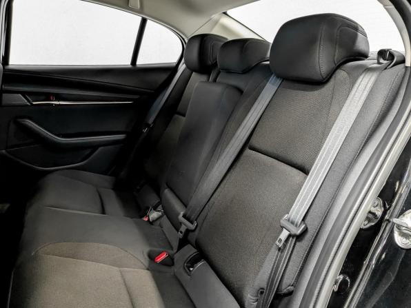 Mazda 3 III (BM) Рестайлинг с пробегом 2019 года, цена 1 800 000 рублей, 67444 км, седан, Автокод Объявления