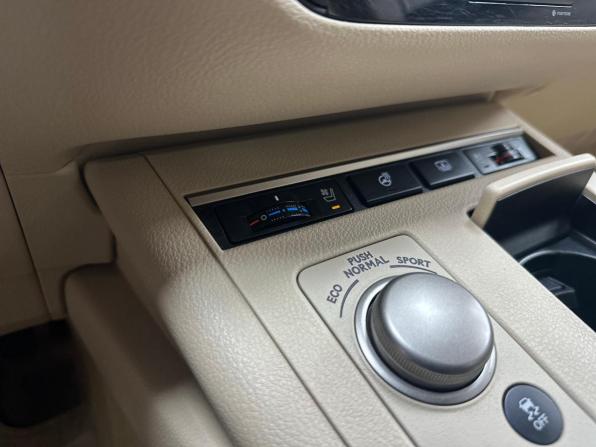 Lexus ES VI с пробегом 2015 года, цена 2 690 000 рублей, 134391 км, седан, Автокод Объявления