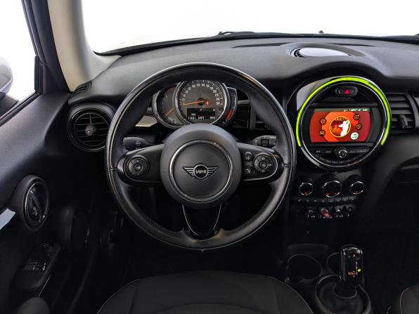 Mini Hatch III (F55/F56) Рестайлинг с пробегом 2021 года, цена 2 350 000 рублей, 54969 км, хэтчбек, Автокод Объявления