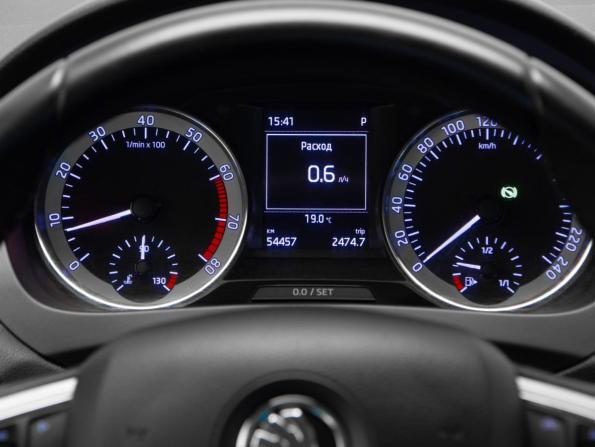 Skoda Rapid I с пробегом 2016 года, цена 1 345 000 рублей, 54405 км, лифтбек, Автокод Объявления
