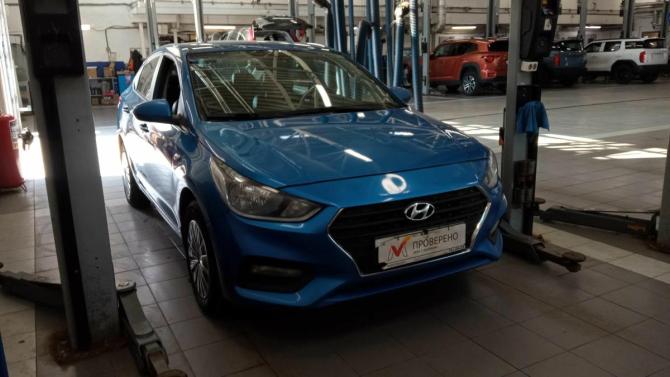 Hyundai Solaris II с пробегом 2017 года, цена 640 000 рублей, 318548 км, седан, Автокод Объявления