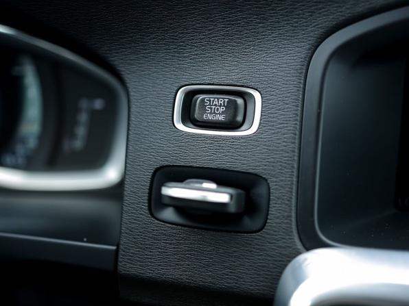 Volvo S60 II Рестайлинг с пробегом 2015 года, цена 1 559 000 рублей, 173380 км, седан, Автокод Объявления