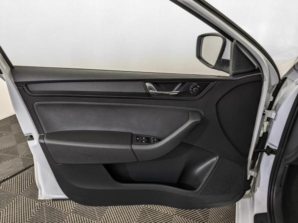 Skoda Rapid I Рестайлинг с пробегом 2018 года, цена 1 479 500 рублей, 51753 км, лифтбек, Автокод Объявления