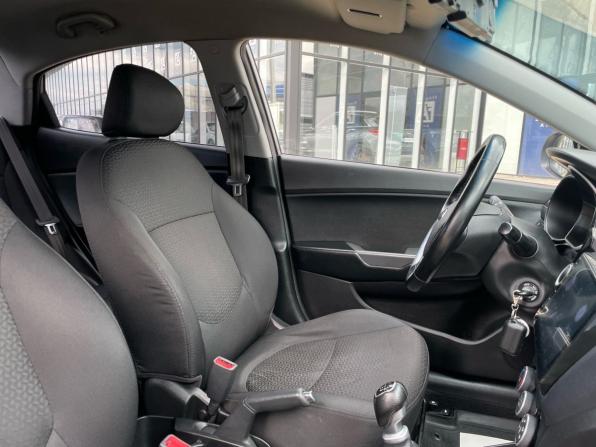 Kia Rio III Рестайлинг с пробегом 2015 года, цена 890 000 рублей, 177600 км, седан, Автокод Объявления