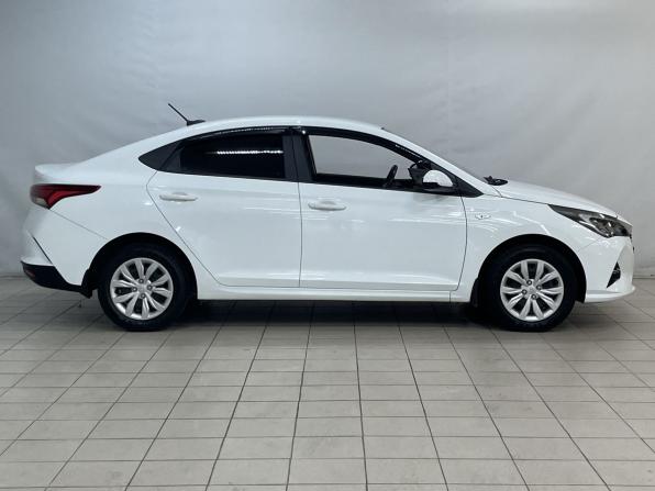 Hyundai Solaris II Рестайлинг с пробегом 2021 года, цена 1 649 000 рублей, 52617 км, седан, Автокод Объявления