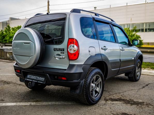 Chevrolet Niva I Рестайлинг с пробегом 2017 года, цена 918 000 рублей, 27335 км, внедорожник, Автокод Объявления