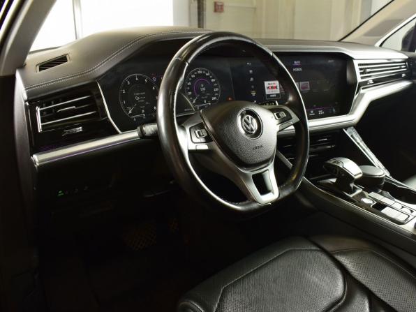 Volkswagen Touareg III с пробегом 2018 года, цена 4 799 995 рублей, 99726 км, внедорожник, Автокод Объявления