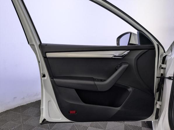Skoda Octavia III (A7) Рестайлинг с пробегом 2018 года, цена 1 745 000 рублей, 73418 км, лифтбек, Автокод Объявления