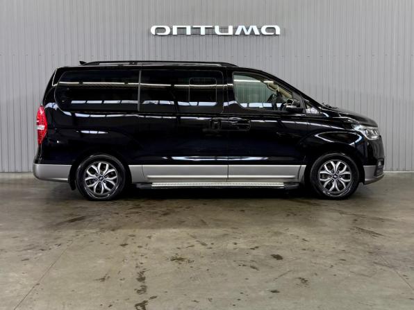 Hyundai H-1 II Рестайлинг 2 с пробегом 2018 года, цена 2 247 000 рублей, 308505 км, минивэн, Автокод Объявления