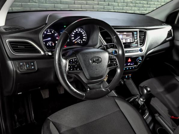 Hyundai Solaris II с пробегом 2017 года, цена 1 390 000 рублей, 55818 км, седан, Автокод Объявления