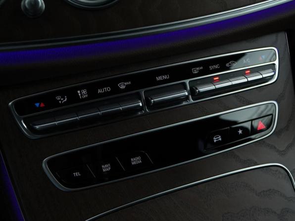 Mercedes-Benz E-Класс V (W213 S213 C238) Рестайлинг с пробегом 2022 года, цена 4 299 077 рублей, 33248 км, седан, Автокод Объявления
