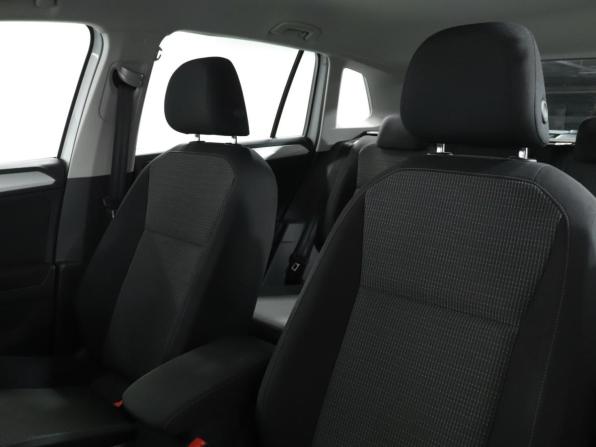 Volkswagen Tiguan II Рестайлинг с пробегом 2021 года, цена 2 649 000 рублей, 53500 км, внедорожник, Автокод Объявления
