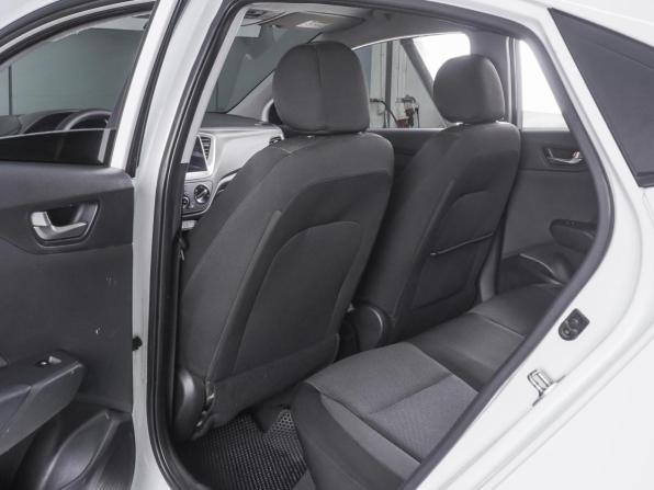 Hyundai Solaris II с пробегом 2017 года, цена 1 370 000 рублей, 163894 км, седан, Автокод Объявления