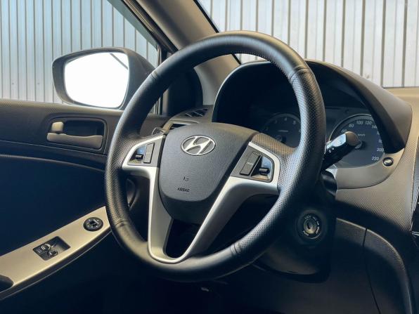 Hyundai Solaris I Рестайлинг с пробегом 2016 года, цена 937 000 рублей, 140687 км, хэтчбек, Автокод Объявления