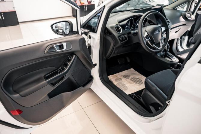 Ford Fiesta Mk6 Рестайлинг с пробегом 2018 года, цена 960 000 рублей, 90700 км, хэтчбек, Автокод Объявления