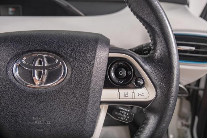Toyota Prius IV (XW50) с пробегом 2016 года, цена 1 899 000 рублей, 143000 км, лифтбек, Автокод Объявления