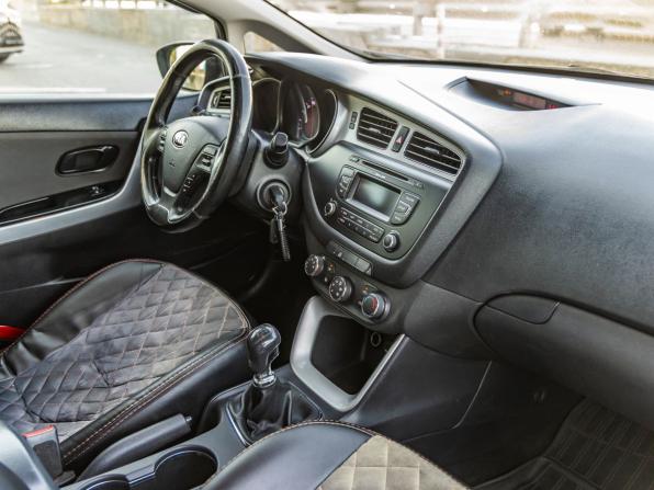 Kia Ceed II с пробегом 2012 года, цена 848 000 рублей, 184479 км, хэтчбек, Автокод Объявления
