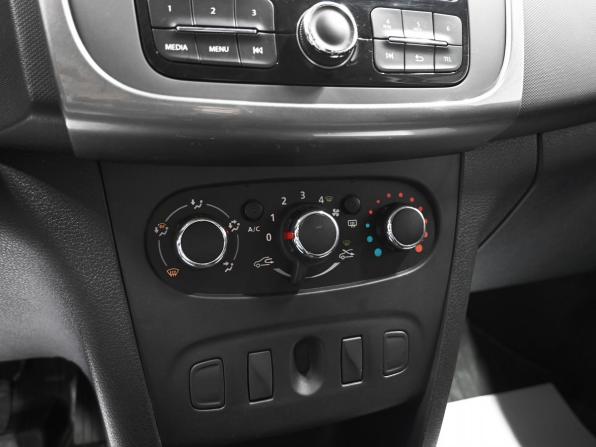 Renault Logan II Рестайлинг с пробегом 2019 года, цена 1 125 000 рублей, 102719 км, седан, Автокод Объявления