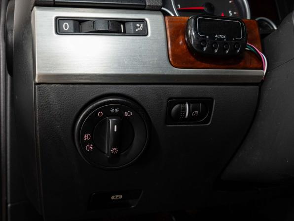 Volkswagen Touareg I Рестайлинг с пробегом 2007 года, цена 898 000 рублей, 237278 км, внедорожник, Автокод Объявления