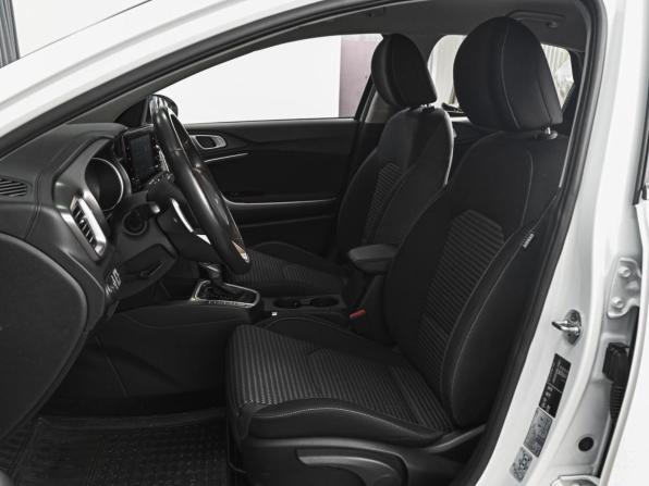 Kia Ceed III Рестайлинг с пробегом 2021 года, цена 2 248 750 рублей, 32944 км, хэтчбек, Автокод Объявления