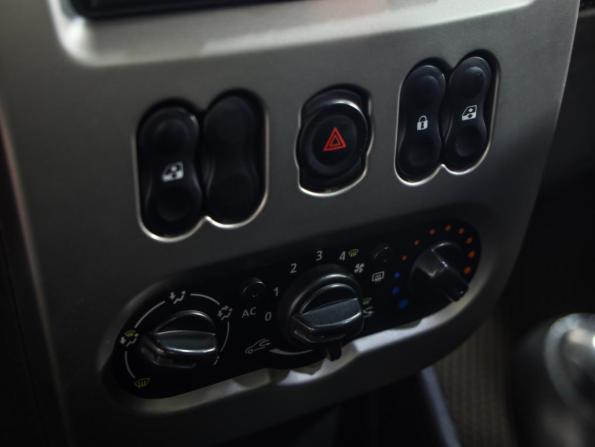 Renault Sandero I с пробегом 2013 года, цена 389 000 рублей, 243588 км, хэтчбек, Автокод Объявления