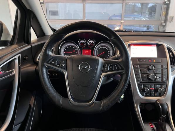 Opel Astra J Рестайлинг с пробегом 2014 года, цена 899 000 рублей, 217487 км, хэтчбек, Автокод Объявления