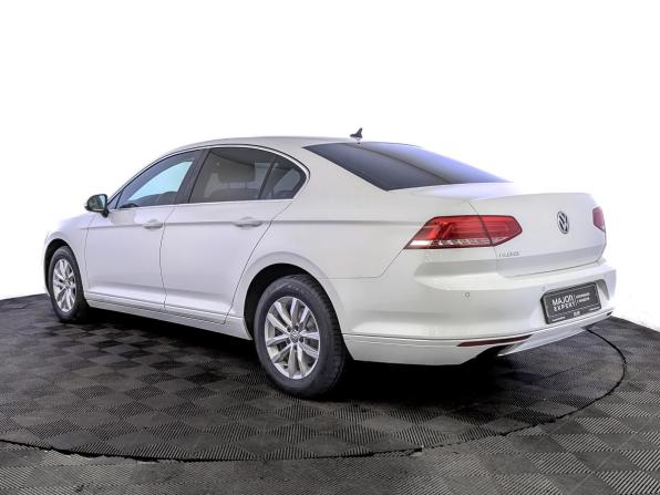 Volkswagen Passat B8 с пробегом 2019 года, цена 2 090 000 рублей, 116847 км, седан, Автокод Объявления