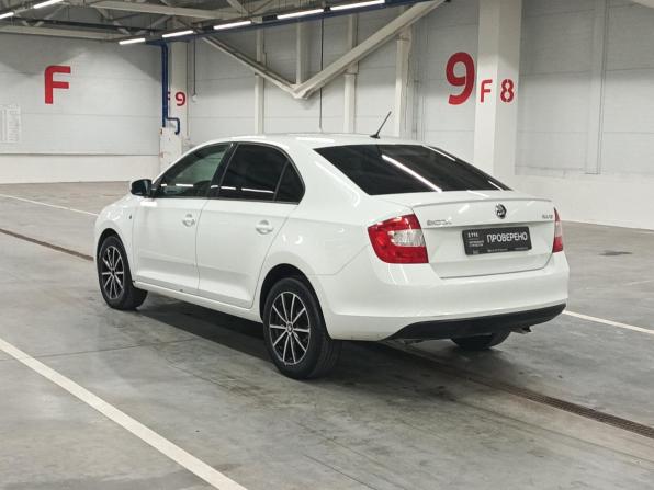 Skoda Rapid I с пробегом 2015 года, цена 870 000 рублей, 231005 км, лифтбек, Автокод Объявления