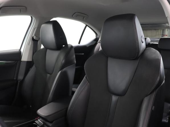 Skoda Octavia IV (A8) с пробегом 2020 года, цена 2 299 000 рублей, 76541 км, лифтбек, Автокод Объявления