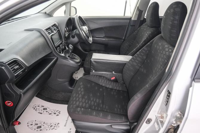 Toyota Ractis II с пробегом 2015 года, цена 859 000 рублей, 205000 км, хэтчбек, Автокод Объявления