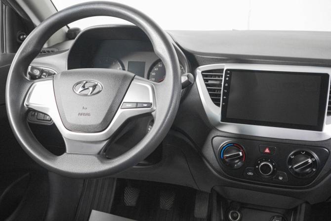 Hyundai Solaris II с пробегом 2017 года, цена 999 000 рублей, 218300 км, седан, Автокод Объявления