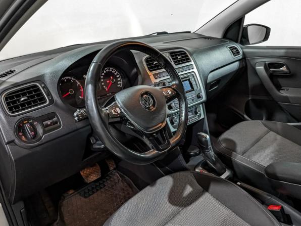 Volkswagen Polo V Рестайлинг с пробегом 2018 года, цена 1 340 000 рублей, 97515 км, седан, Автокод Объявления