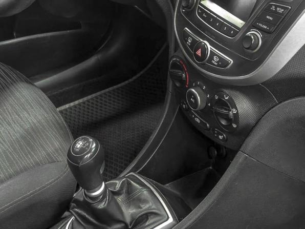 Hyundai Solaris I Рестайлинг с пробегом 2015 года, цена 859 900 рублей, 150000 км, седан, Автокод Объявления