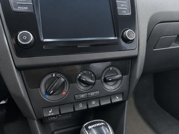 Skoda Rapid I Рестайлинг с пробегом 2019 года, цена 1 399 000 рублей, 142000 км, лифтбек, Автокод Объявления