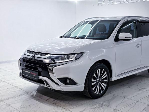 Mitsubishi Outlander III Рестайлинг 3 с пробегом 2022 года, цена 2 439 000 рублей, 63267 км, внедорожник, Автокод Объявления