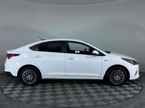 Hyundai Solaris II Рестайлинг с пробегом 2021 года, цена 1 347 000 рублей, 158723 км, седан, Автокод Объявления