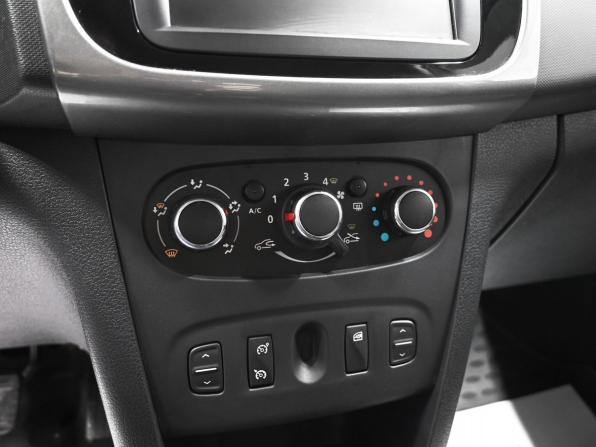 Renault Logan II Рестайлинг с пробегом 2018 года, цена 895 000 рублей, 130494 км, седан, Автокод Объявления